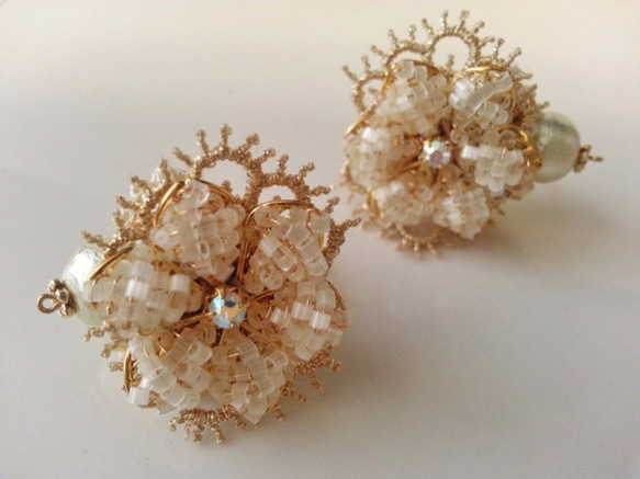 棉花珍珠花束耳環的S訂單生產（淡綠色） 第2張的照片