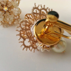 棉花珍珠花束耳環的S訂單生產（淡綠色） 第3張的照片