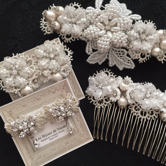 [訂購生產]帶有花朵圖案和蕾絲x棉珍珠的髮梳（白色） 第5張的照片