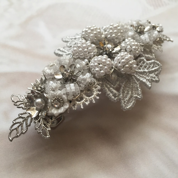 [受注制作]antique flower bijoux バレッタ(white&silver) 2枚目の画像