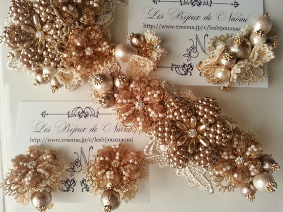[自定義訂單]棉花珍珠和花邊花朵花束胸針（米色） 第2張的照片