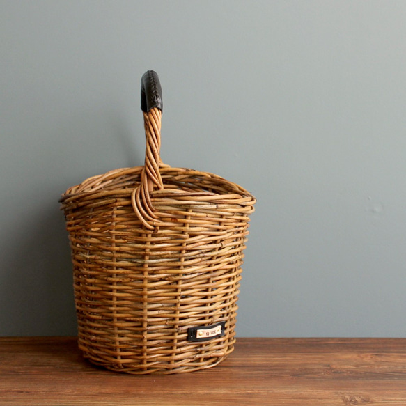 ヨーロッパ　ヴィンテージ　蚤の市　アラログ　ワンハンドルバスケット　籐カゴ ヨーロッパ ヴィンテージ 蚤の市 アラログ ワンハンドル