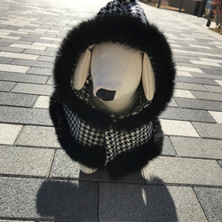 【Creema限定】犬用　暖かい高級ウール生地のマント フェイクファー付き　白黒千鳥柄　Mサイズ 8枚目の画像