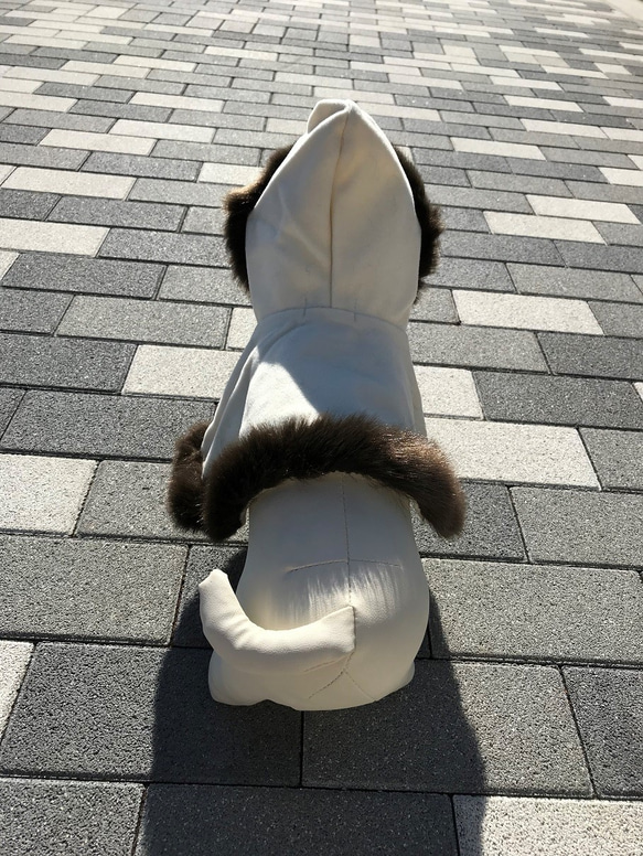 【Creema限定】犬用　暖かい高級ウール生地のマント フェイクファー付き　白黒千鳥柄　Mサイズ 10枚目の画像