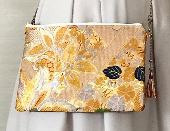 309 寒く 帯リメイク 花柄の糸巻きと蝶々のふっくらショルダー