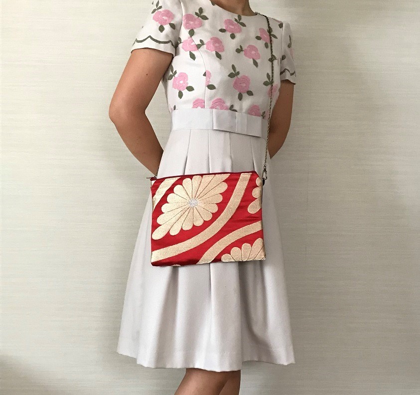 帯リメイク　金襴緞子きんらんどんす　古き良き時代のヴィンテージ　正絹　金糸の花柄　主赤クラッチ＆ショルダーバッグ　ポーチ 7,350円