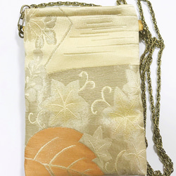 帯リメイク　金襴緞子　オンリーワン　スマホケース　ショルダーポーチ　第一印象◎　正絹 3枚目の画像