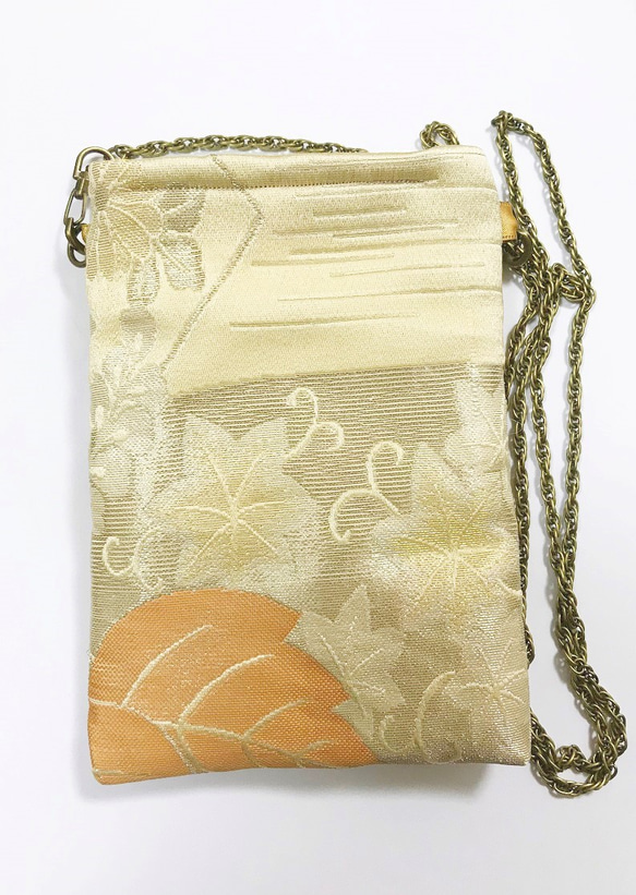 帯リメイク　金襴緞子　オンリーワン　スマホケース　ショルダーポーチ　第一印象◎　正絹 3枚目の画像