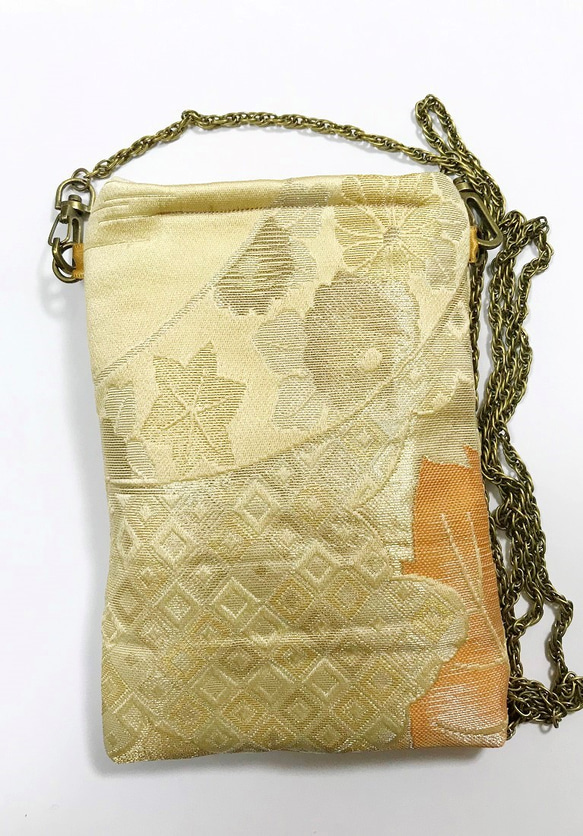 帯リメイク　金襴緞子　オンリーワン　スマホケース　ショルダーポーチ　第一印象◎　正絹 4枚目の画像