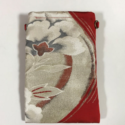 帯リメイク　金襴緞子　オンリーワン　スマホケース　ショルダーポーチ　第一印象◎　正絹 4枚目の画像