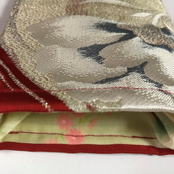 帯リメイク　金襴緞子　オンリーワン　スマホケース　ショルダーポーチ　第一印象◎　正絹 8枚目の画像