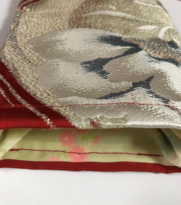 帯リメイク　金襴緞子　オンリーワン　スマホケース　ショルダーポーチ　第一印象◎　正絹 8枚目の画像