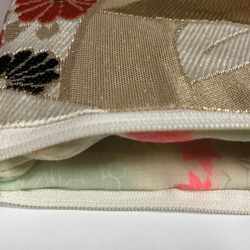 帯リメイク　金襴緞子（きんらんどんす）　古き良き時代のヴィンテージ　正絹　金糸の花柄　ポーチ　日常使いに 3枚目の画像