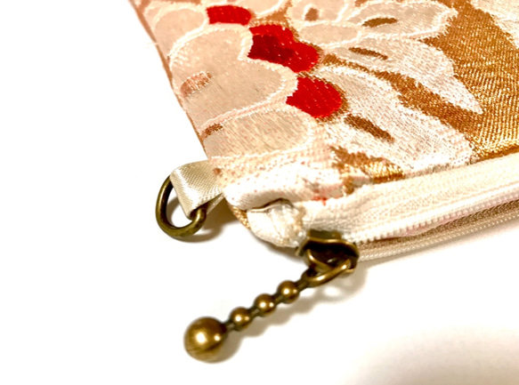 帯リメイク　金襴緞子（きんらんどんす）　古き良き時代のヴィンテージ　正絹　金糸の花柄　ポーチ　日常使いに 8枚目の画像