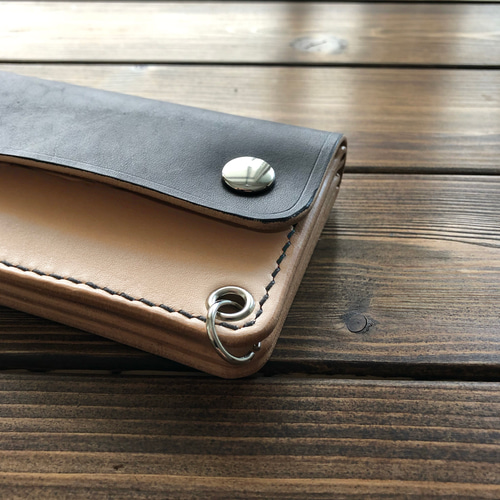 ヌメ革/丘染めBLACK ミドルトラッカーウォレット】 二つ折り財布 yc_