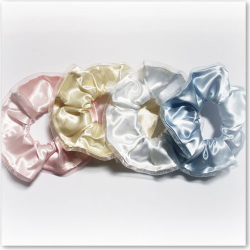 サテン生地シュシュ⭐︎パールフリンジ付き⭐︎白 シュシュ パール付き リボン サテン : ZOZOTOWN Yahoo!店 - 通販