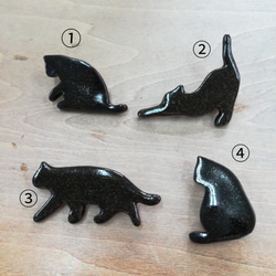 陶器のブローチ　黒猫 1枚目の画像