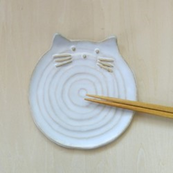 猫のまんまる皿　白萩　小 1枚目の画像