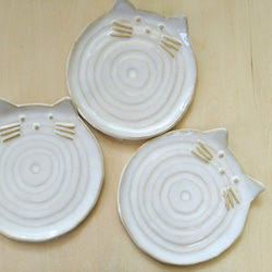 猫のまんまる皿　白萩　小 2枚目の画像