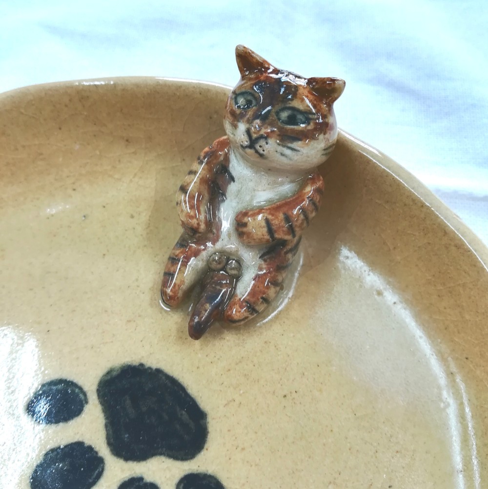 ルータ・インドラシューテ作　中皿　陶器　猫