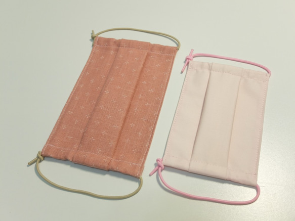 ピンクの子供の環境保護布マスク/綿100％通気性/交換可能なフィルター素材/中央開口部 4枚目の画像
