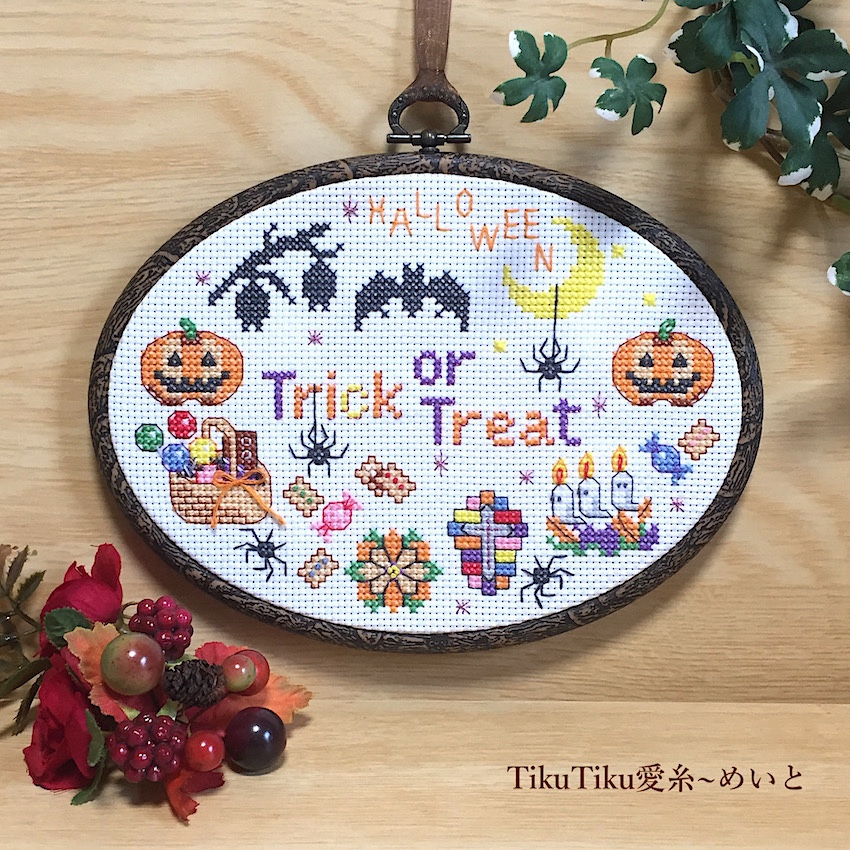 【クロスステッチ完成品】楕円フレームのハロウィン飾り