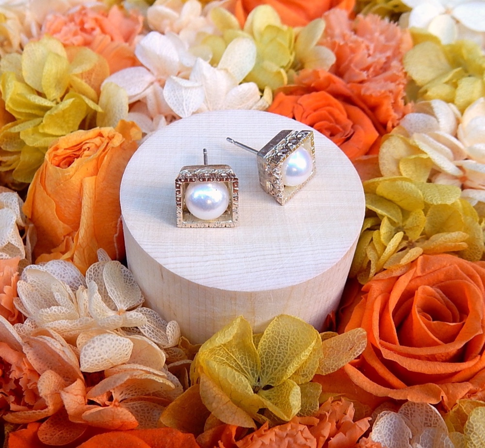 Orecchino ”Fiore scatola”　ー花の箱のピアスー　K10/パール/ピアス