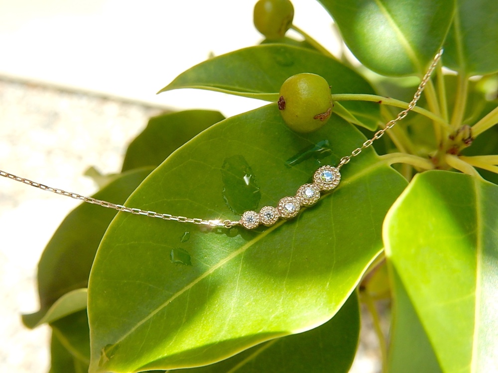 Serie di scintilla “brucino”　ーあおむしー　K10/ダイヤモンド/ネックレス