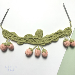 レース編みのピンクのいちごの髪飾り（バックカチューシャ） 3枚目の画像