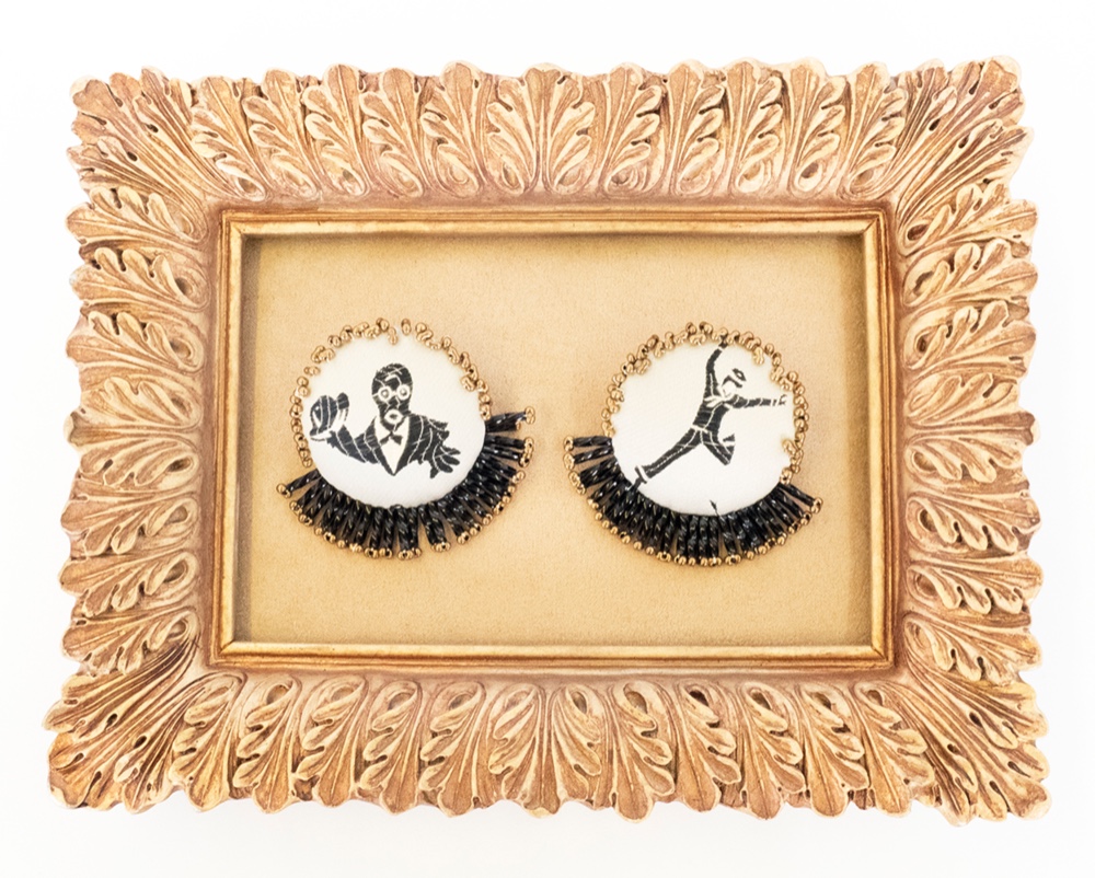 イタリアジャカード使用☆ビーズフリンジピアス レトロな紳士柄 【歌い踊る人々】