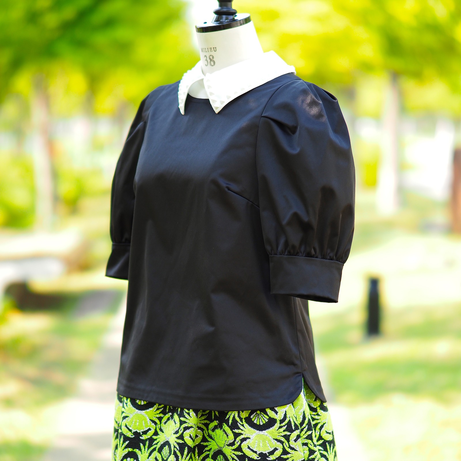 【手強い彼女】スタッズ衿(取り外し可)ボリュームスリーブ サテンプルオーバーシャツ