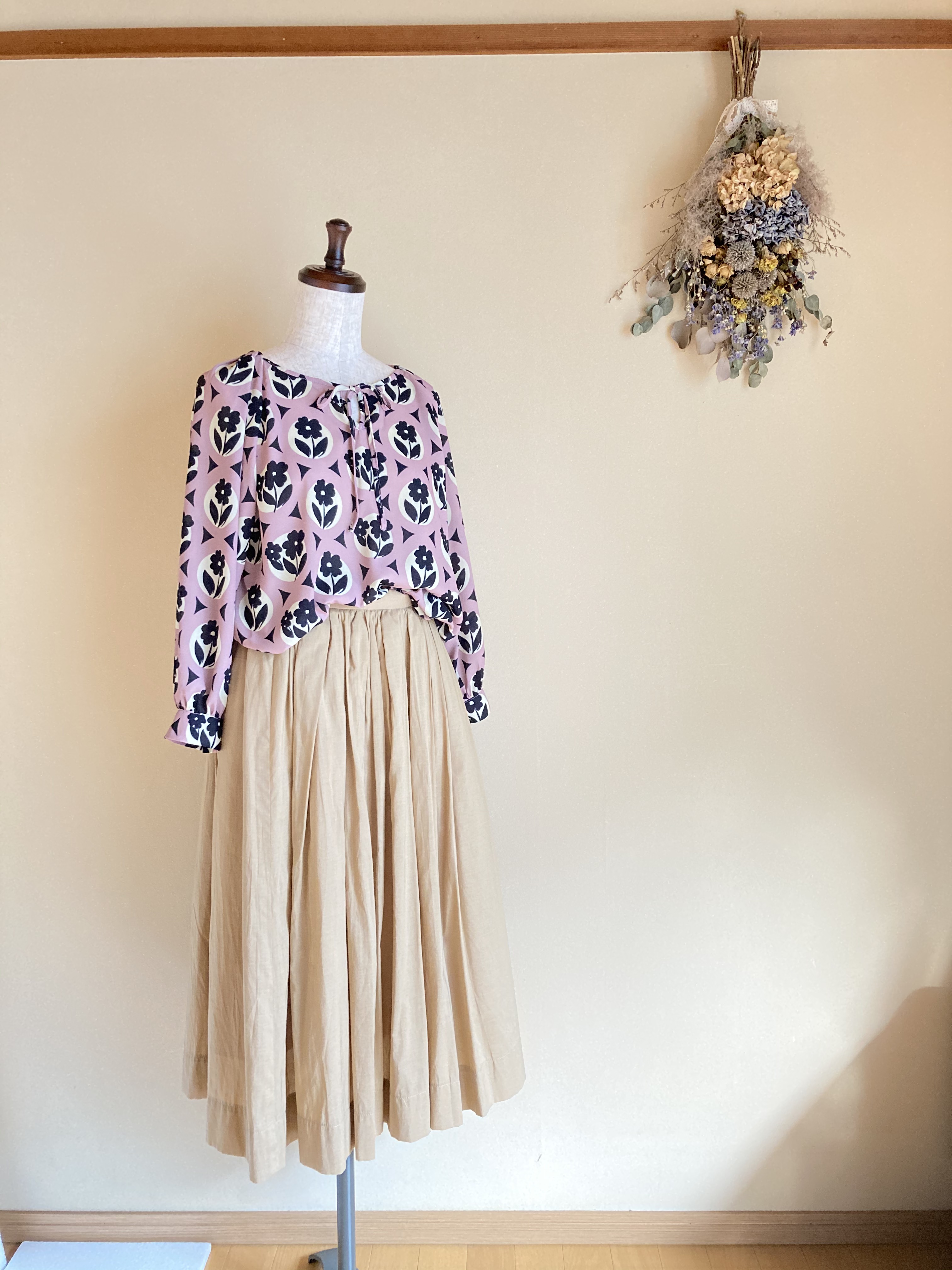 【特集掲載】レトロな花柄の8分袖ギャザースリーブブラウス