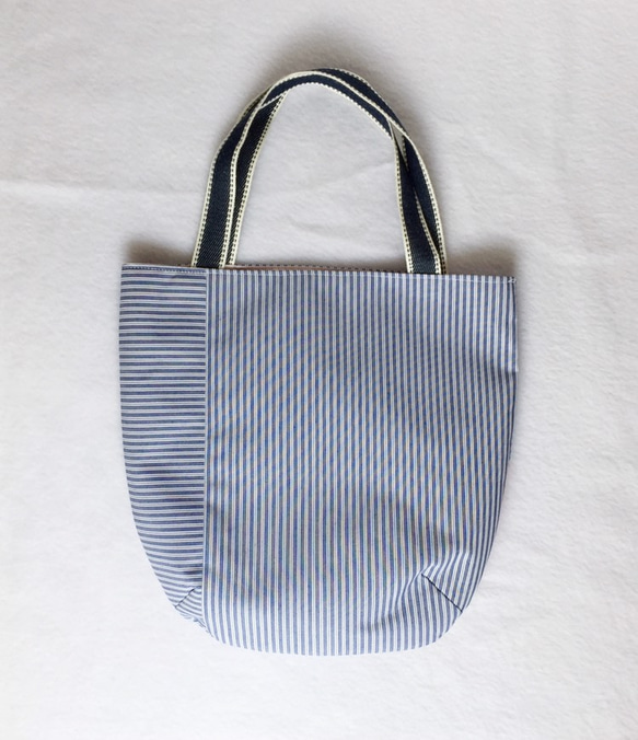 折りたためるコロンとした小さめバッグ(播州織の変わり青ストライプ) 6枚目の画像
