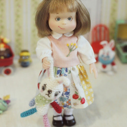 手工編織小白兔抱偶娃娃，適合當ブライスblythe,holala的拍攝道具 第2張的照片