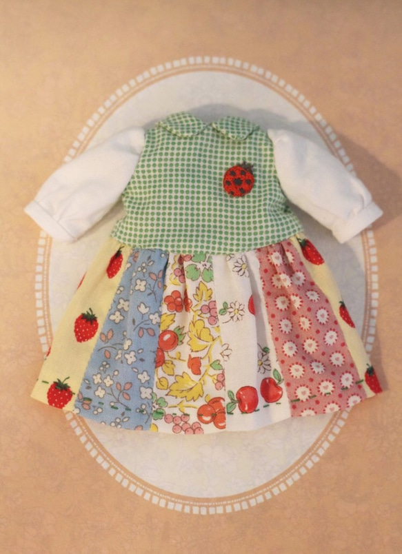 Holala、ブライスblythe尺寸手工日本布拼接娃洋裝(綠色紅瓢蟲款) 第1張的照片
