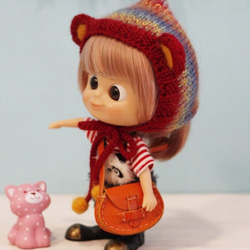 戴直假髮的妹頭、Holala尺寸手工編織美麗諾羊毛段染小熊娃帽 第2張的照片