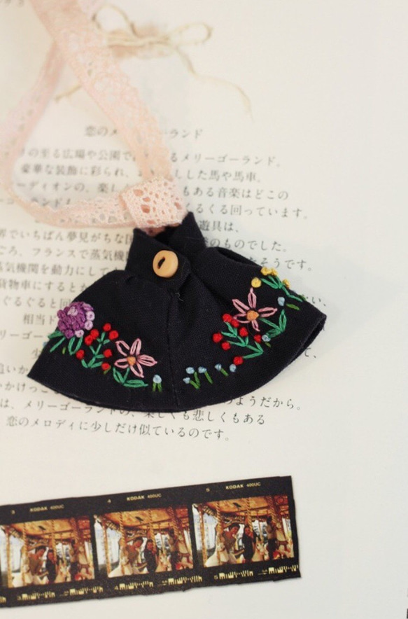 プチブライスミニ人形サイズ手作りキノコの森の花の刺繍のドレス 3枚目の画像