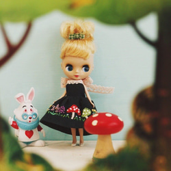 Petite Blythe迷你布娃娃尺寸手工蘑菇森林花刺繡洋裝 第4張的照片