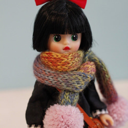 手工編織日本進口美麗諾羊毛段染娃用圍巾(粉紅色毛球款) 第4張的照片