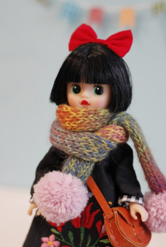 手工編織日本進口美麗諾羊毛段染娃用圍巾(粉紅色毛球款) 第5張的照片