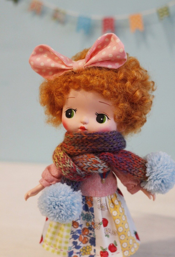 手工編織日本進口美麗諾羊毛段染娃用圍巾(水藍色毛球款) 第3張的照片