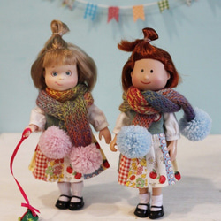 手工編織日本進口美麗諾羊毛段染娃用圍巾(水藍色毛球款) 第7張的照片
