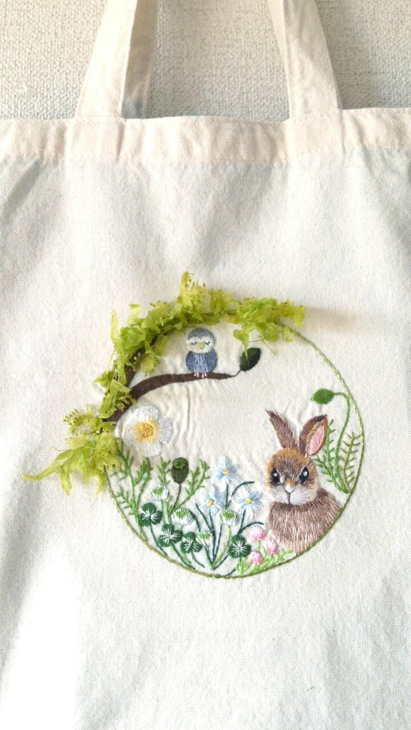 うさぎの花園＊刺繍トートバッグ 2枚目の画像