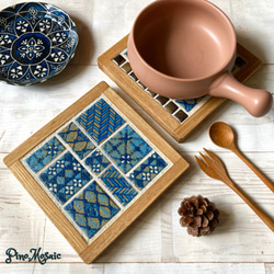 【再販2】モザイクタイル鍋敷き（藍染・青／サイズM・木枠：タモ材） 1枚目の画像