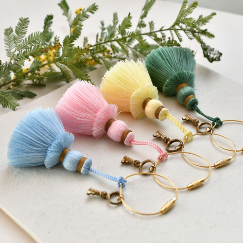 はる ふんわりタッセルバッグチャーム キーホルダー tassel de sica