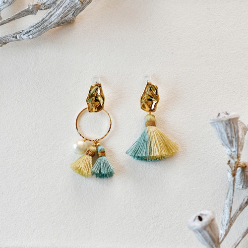 アシンメトリータッセルピアス・イヤリング/Melty Khaki ピアス
