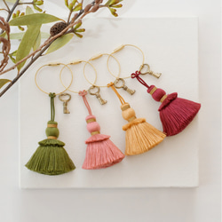 あき ふんわりタッセルバッグチャーム キーホルダー tassel de sica