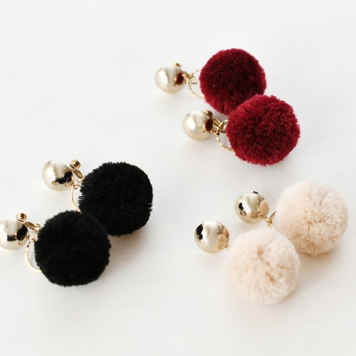 ふゆ ポンポンピアス・イヤリング/ゴールドドーム ピアス（スタッド 