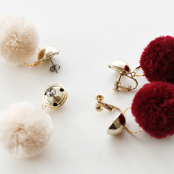 冬季　毛球耳環・夾式耳環/金色半圓球 第4張的照片