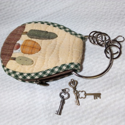 林間小屋金屬環鑰匙小物收納包/杏黃底色款 第5張的照片